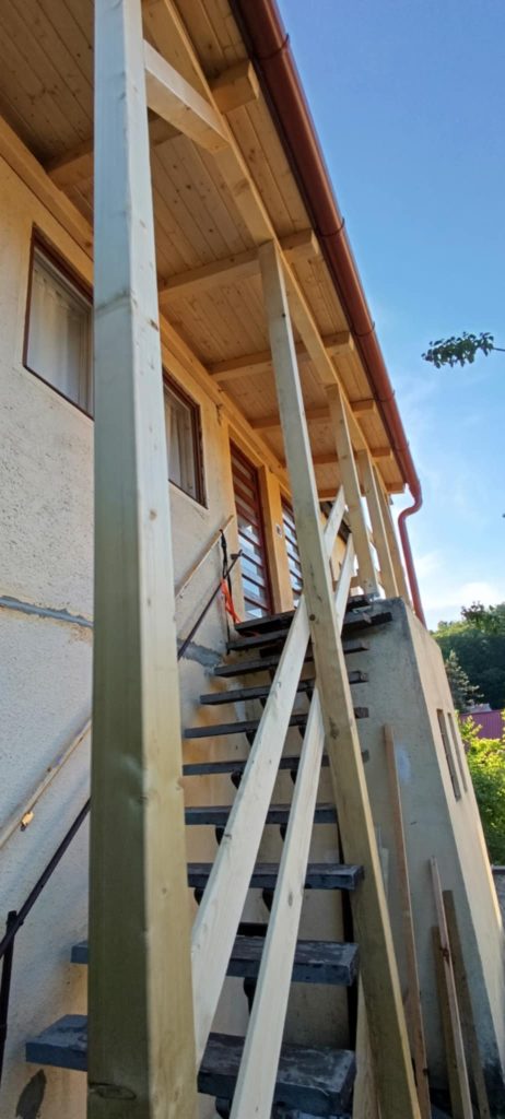 Götz Gábor, ács és tetőfedő, ácsmester, előtető, Dunakanyar