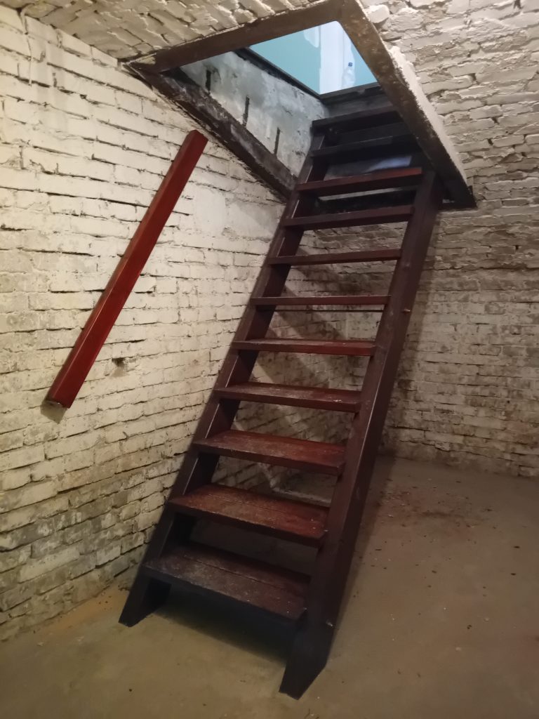 Kása Götz Ádám, ács és tetőfedő, ácsolt lépcső, lépcső, Budapest lépcső