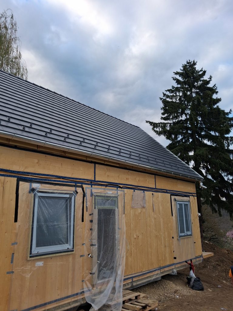 Kása-Götz Ádám, ács és tetőfedő, új tető, modern tető, Terrán Zenit cserép, Dunakanyar