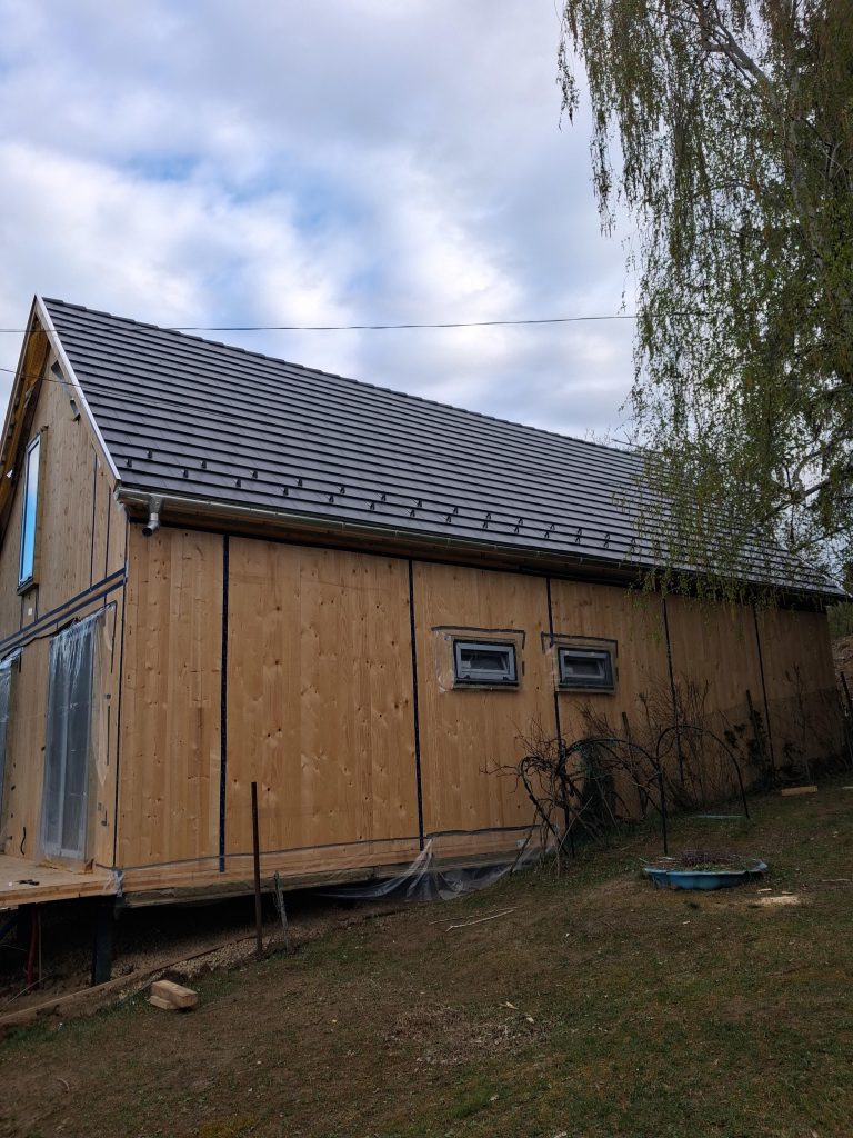 Kása-Götz Ádám, ács és tetőfedő, új tető, modern tető, Terrán Zenit cserpép, Dunakanyar